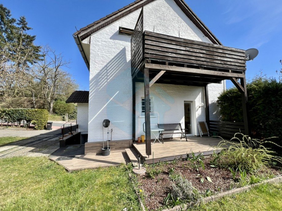 Ansicht Terrasse und Balkon Zweifamilienhaus Waldsolms / Brandoberndorf