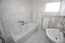 Badezimmer TERMINE AUSGEBUCHT! Sch�nes, ger�umiges EFH mit sch�nem Garten in ruhiger Lage!