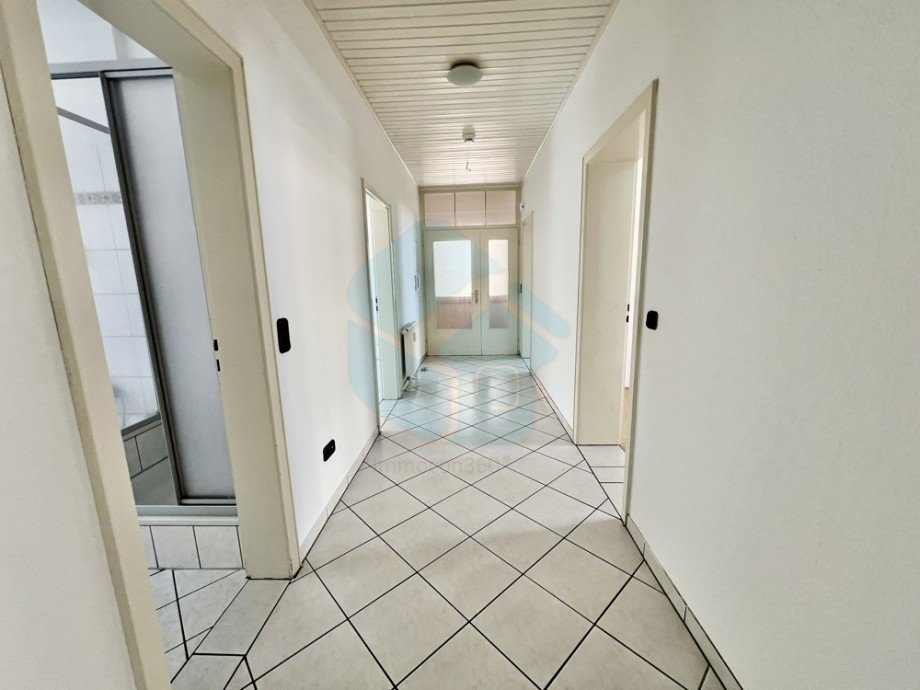 Flur EG Mehrfamilienhaus Friedberg