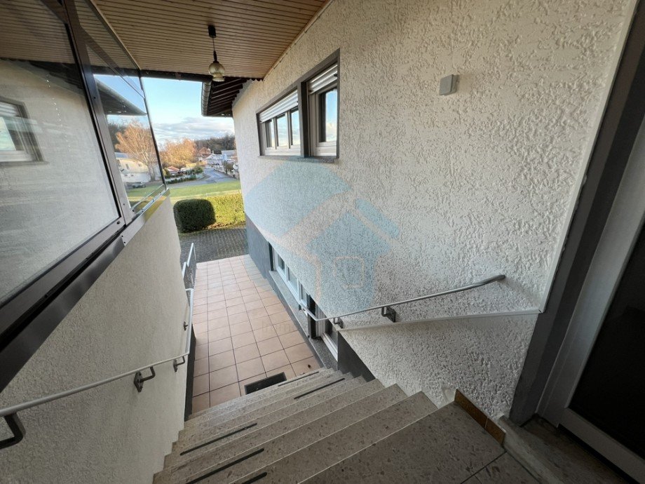 Treppenaufgang Etagenwohnung Langg�ns / Oberkleen